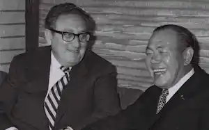 田中首相㊨とキッシンジャー米国務長官の会談(1973年11月15日、首相官邸) 田中首相㊨とキッシンジャー米国務長官の会談(1973年11月15日、首相官邸)