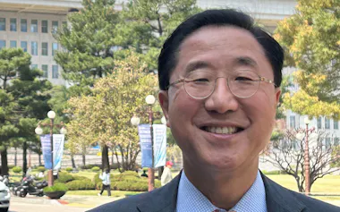 Namuh Rhee 米系金融機関のソウル拠点や野村証券の香港法人などで金融の経験を積んだ。延世大学客員教授も務める