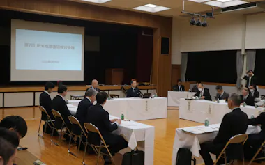 JR東や新潟、山形両県の関係者らが出席した第7回JR米坂線復旧検討会議(30日、新潟県関川村)