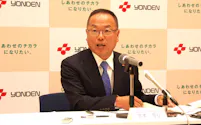 決算を発表する四国電力の宮本社長(高松市)