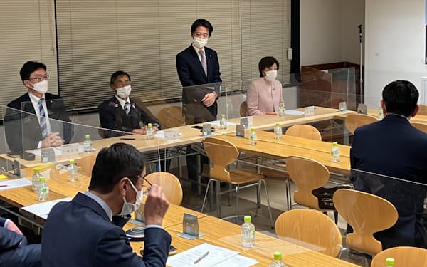 自民党大阪府連は府知事選・市長選の対応について協議した（9日、大阪市内）