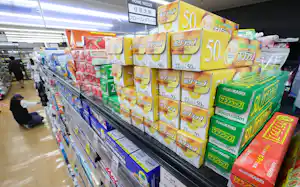 ナフサはラップなど暮らしに密着した商材に多く使われている ナフサはラップなど暮らしに密着した商材に多く使われている