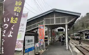 鉄道ファンらが訪れる広島県庄原市の備後落合駅(4月) 鉄道ファンらが訪れる広島県庄原市の備後落合駅(4月)