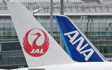 ANAとJALは1日から燃油サーチャージを引き上げた