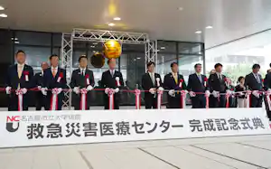 新施設完成式典に参加した郡理事長(左から4番目)ら(1日、名古屋市) 新施設完成式典に参加した郡理事長(左から4番目)ら(1日、名古屋市)