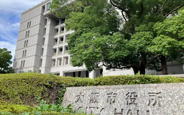 大阪市役所の外観