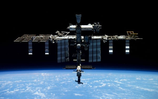 国際宇宙ステーション（ISS）では補給船から冷却剤が漏れた（22年4月）＝ロイター