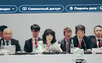 日中韓と東南アジア諸国連合の財務相・中央銀行総裁会議で発言する片山財務相(前列中央、3日、ウズベキスタン・サマルカンド)=共同
