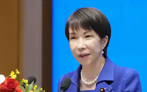 ベトナムのレ・ミン・フン首相と共同記者発表する高市首相=共同 ベトナムのレ・ミン・フン首相と共同記者発表する高市首相=共同