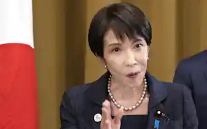 記者団の取材に応じる高市首相=4日、キャンベラ(共同) 記者団の取材に応じる高市首相=4日、キャンベラ(共同)