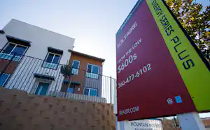 米新築住宅の需要は3月に改善(米カリフォルニア州、2023年)=ロイター 米新築住宅の需要は3月に改善(米カリフォルニア州、2023年)=ロイター