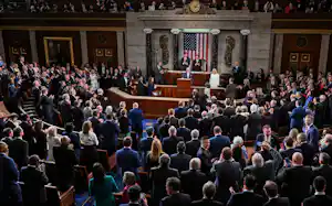 演説するチャールズ国王に拍手を送る米議員ら(4月28日)=ロイター 演説するチャールズ国王に拍手を送る米議員ら(4月28日)=ロイター