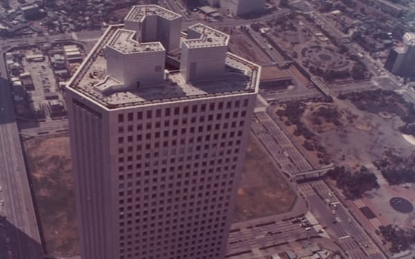 1974年に完成した新宿住友ビル（東京都新宿区）＝住友不動産提供