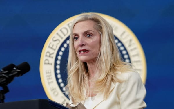 FILE PHOTO: Lael Brainard, a member of the Federal Reserve's Board of Governors, speaks after she was nominated by U.S. President Joe Biden to serve as vice chair of the Fed, in the Eisenhower Executive Office Building’s South Court Auditorium at the White House in Washington, U.S., November 22, 2021. REUTERS/Kevin Lamarque/File Photo
