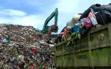 インドネシアのバンテン州にあるごみの埋め立て処理場(2025年12月)=アンタラ通信
