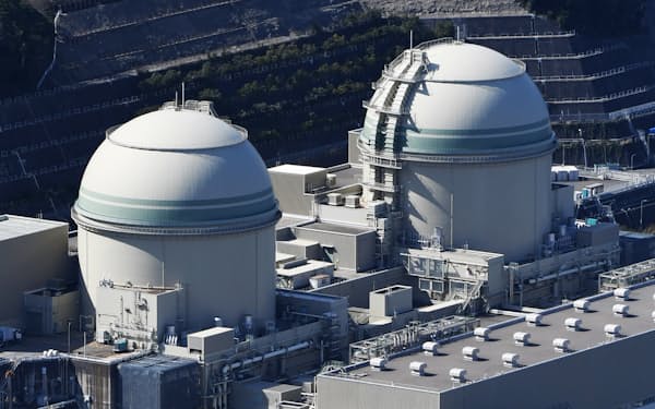 関西電力の高浜原子力発電所の4号機㊨と3号機（福井県高浜町）