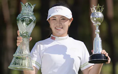 通算1オーバーで優勝し、国内四大大会初制覇を果たした河本結=茨城GC