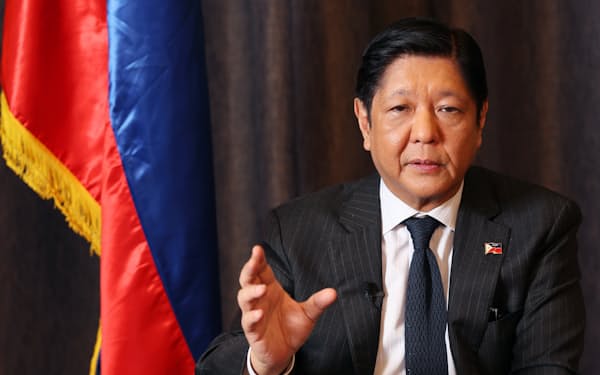 フィリピンのマルコス大統領は訪日の成果を満足げに話した（12日、東京都港区）