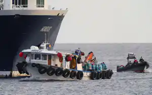 U.S. passengers from the cruise ship MV Hondius, affected by a hantavirus outbreak, are transferred by boat to the port after disembarking, at the port of Granadilla de Abona, in Tenerife, Spain, May 10, 2026. REUTERS/Hannah McKay U.S. passengers from the cruise ship MV Hondius, affected by a hantavirus outbreak, are transferred by boat to the port after disembarking, at the port of Granadilla de Abona, in Tenerife, Spain, May 10, 2026. REUTERS/Hannah McKay