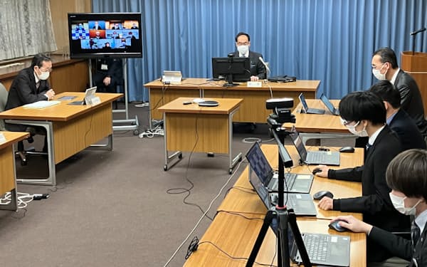 コロナの５類移行に伴う対応策を議論する埼玉県の専門家会議（16日、埼玉県庁）