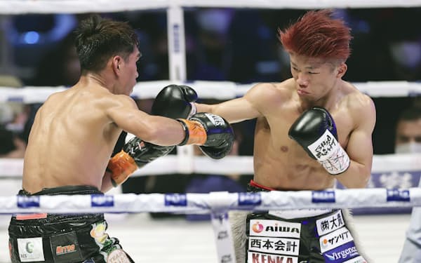 １月に大阪で行われた国際ボクシング連盟（IBF）ミニマム級タイトルマッチはABEMAが無料生中継した（右は重岡銀次朗）＝共同