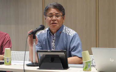 島袋健頭取は12日の決算発表で「当初の予想を上回る結果となった」と述べた(那覇市)