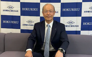 決算記者会見に出席した北陸電気工業の下坂立正社長(12日、富山市)