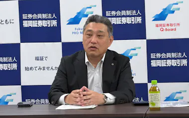 決算会見をする篠崎学社長(12日、福岡市)