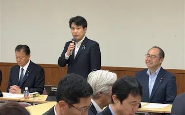 海洋開発特別委員会で話す滝波宏文参院議員(13日、党本部)
