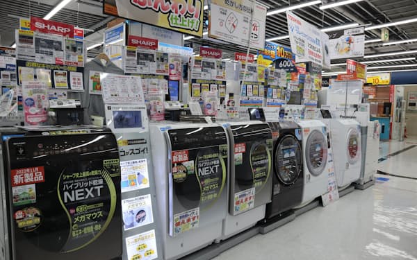 乾燥機能の付いたドラム式洗濯機の人気が続く（都内の家電量販店）