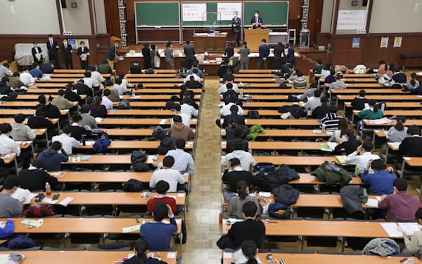 定員規制でも受験生の東京志向に歯止めはかかっていない（1月、東京都文京区の東京大学）