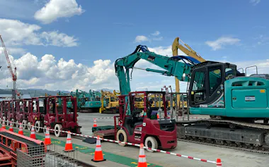 アクティオ長野ちくまテクノパーク統括工場は建機など1000機種1万台を取り扱っている