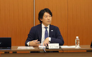 決算会見する中山社長(13日、石川県能美市)