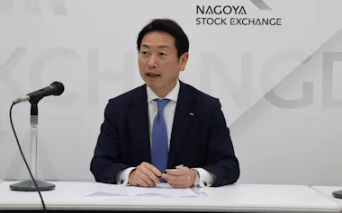 記者会見する中川社長(13日、名古屋市)