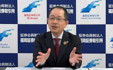 記者会見する日野宏昭社長(13日、福岡市)