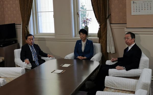 自民党、公明党、国民民主党の3党は賃上げに関する協議を開いた(21日、国会内)