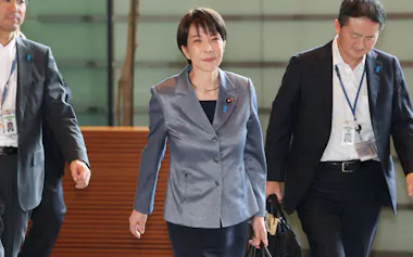 首相官邸に入る高市首相(14日午前)