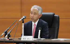 記者会見する日銀の藤田研二・大阪支店長(14日、大阪市) 記者会見する日銀の藤田研二・大阪支店長(14日、大阪市)