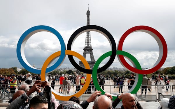 パリ五輪を来夏に控えるスポーツ界は、ロシア選手の国際大会復帰を巡って意見が割れている＝ロイター