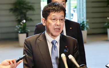自民党国家サイバーセキュリティ戦略本部の提言を受け、報道陣の質問に答える松本デジタル相(14日、首相官邸)