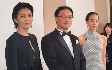 「ナギダイアリー」上映後記者会見で(左から)主演の松たか子、深田晃司監督、共演の石橋静河