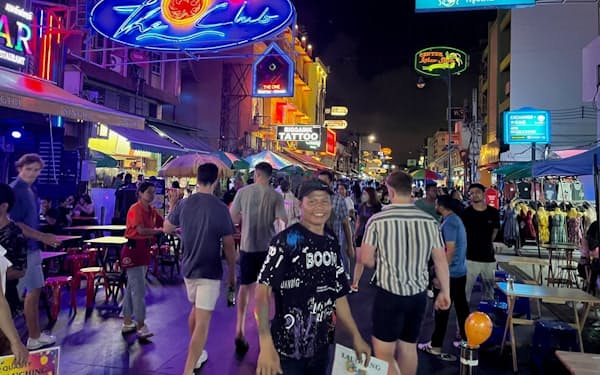 タイはカジノを中核としたIRで観光業の活性化を狙う（バンコクのカオサン通り）