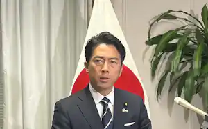 記者会見する小泉進次郎防衛相(15日、国会内) 記者会見する小泉進次郎防衛相(15日、国会内)