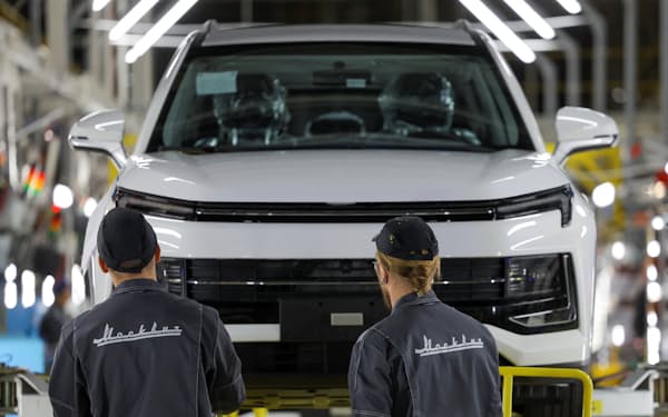 旧ルノー工場では中国車をベースにしたロシア車「モスクビッチ」の生産が昨年始まった＝ロイター
