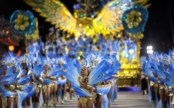リオのカーニバルには国内外から多くの観光客が訪れる（20日）＝ロイター