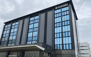キッセイ薬品の血管炎治療薬「タブネオス」は4月27日時点までで国内で約8500人に使用されたと推定される