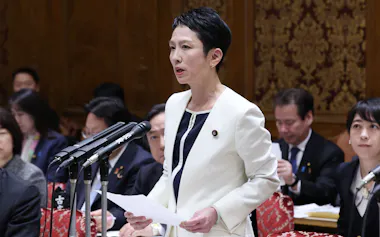 参院予算委で質問する立憲民主党の蓮舫氏(16日午前)