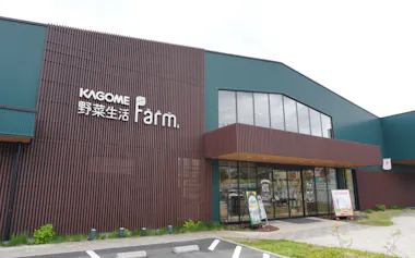 野菜の収穫体験ができる農場のほか、ショップやレストランなども備えている(長野県富士見町)