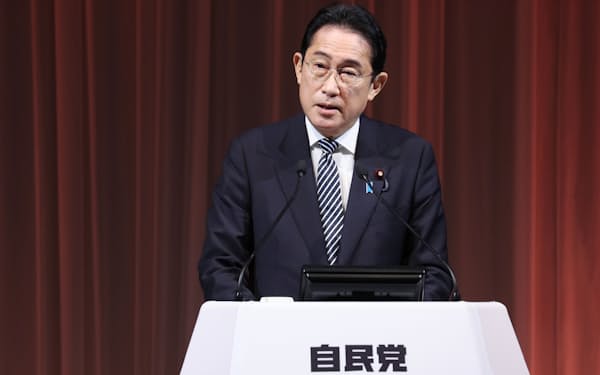 自民党大会で演説する岸田首相（26日、東京都港区）