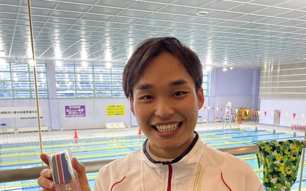 日本パラ水泳選手権大会の100メートル平泳ぎ（SB8）に初出場し金メダルに輝いた